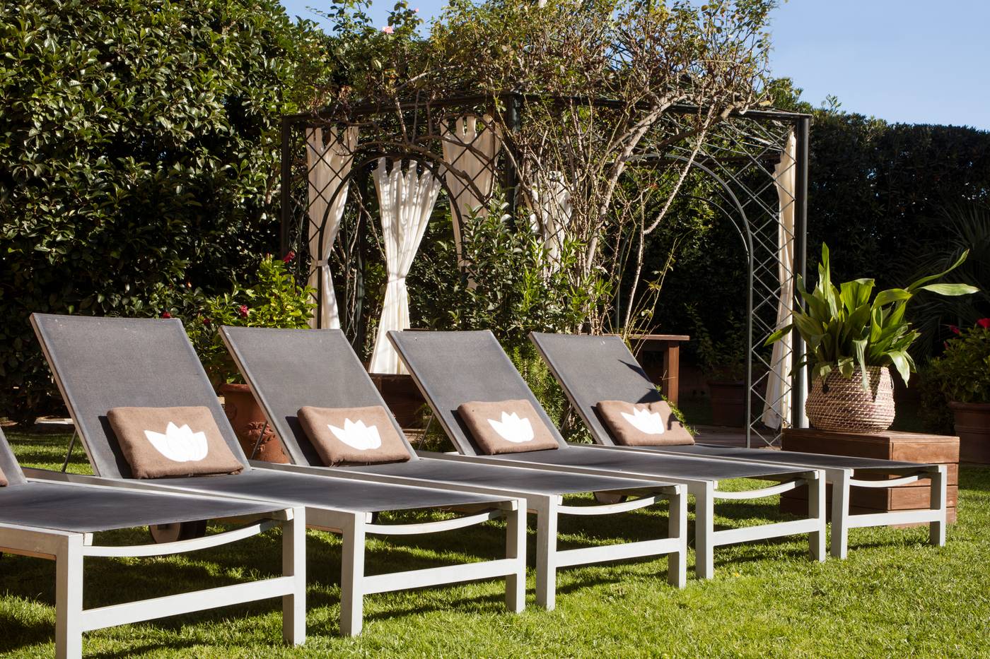 Bondia-Luna-Park-Pool-16