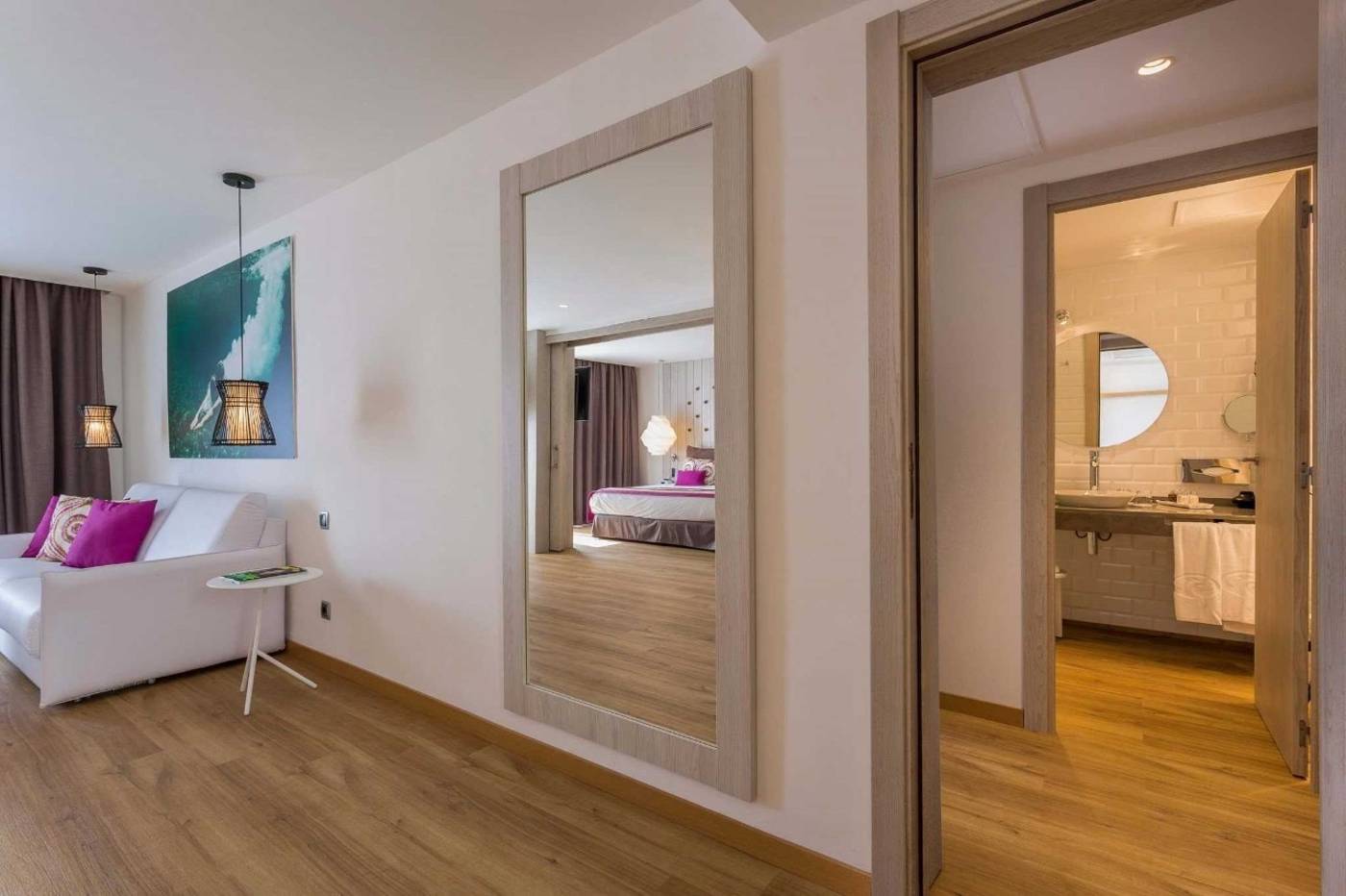 Grand-Palladium-White-Island-Resort---Spa-Room-27