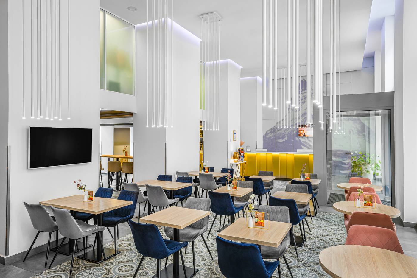 Hotel-12-Revay-Hotel-Lobby-12