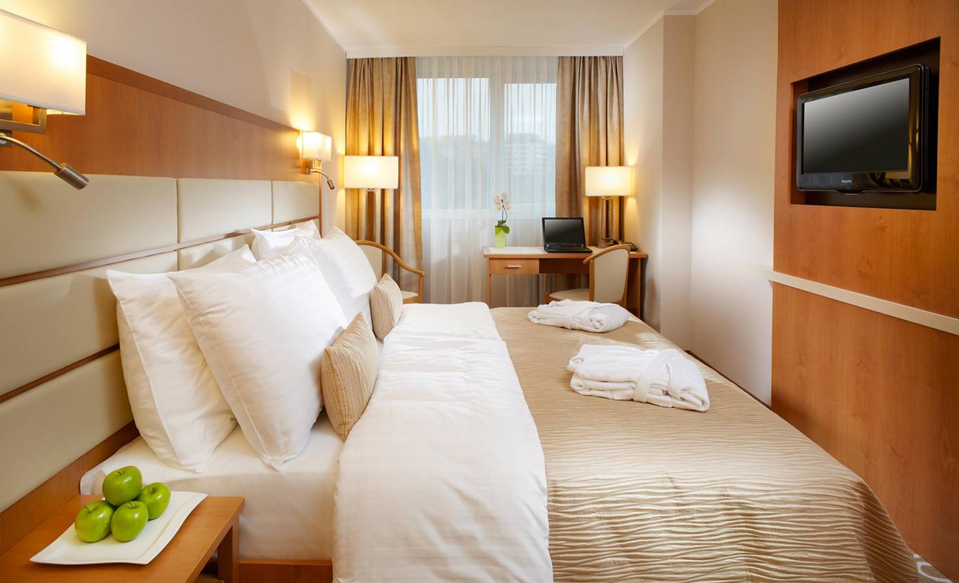 Orea-Hotel-Pyramida-Room-11