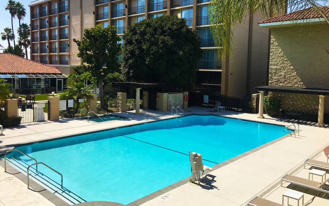 The-Hotel-Fullerton-Anaheim-Pool-2