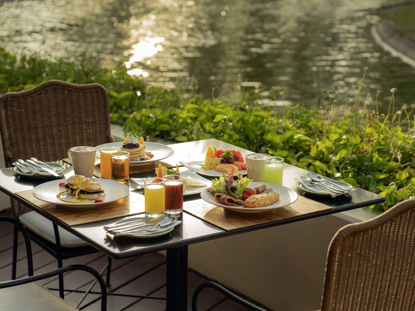 Hilton-Phuket-Arcadia-Resort---Spa-Restaurant-14