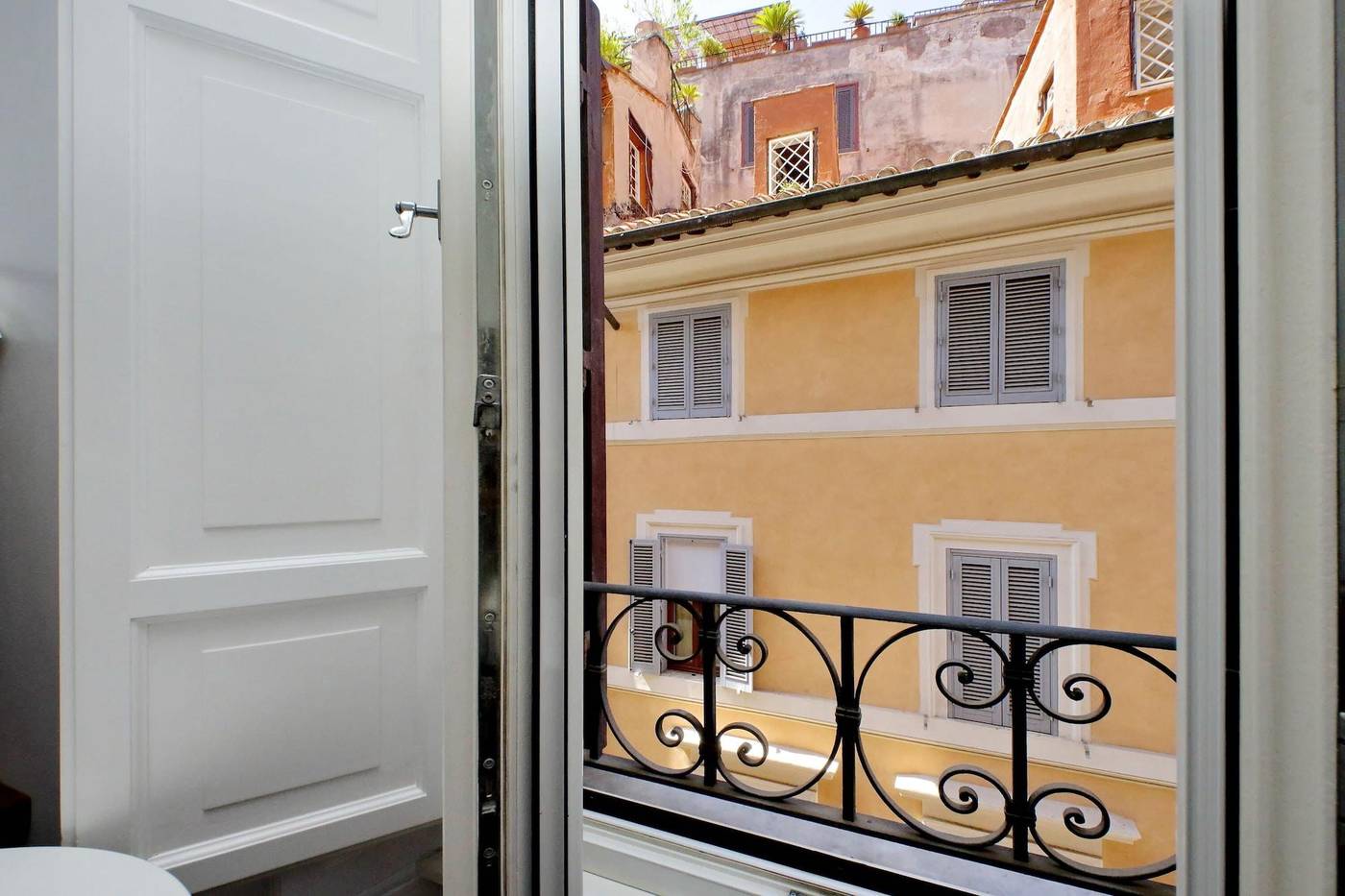 Youroom-Carrozze-Room-1