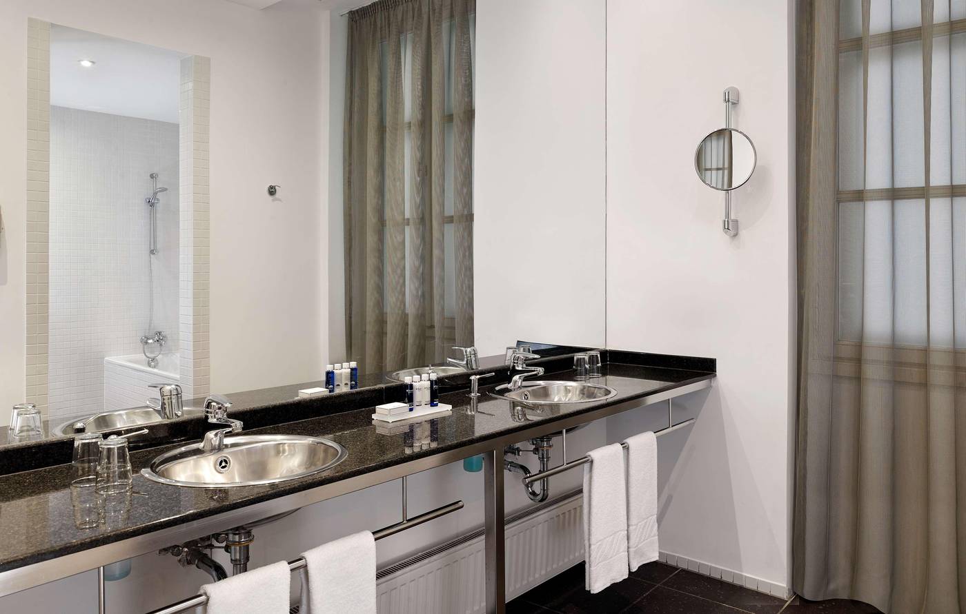 art-otel-Budapest-powered-by-Radisson-Hotels-Room-30