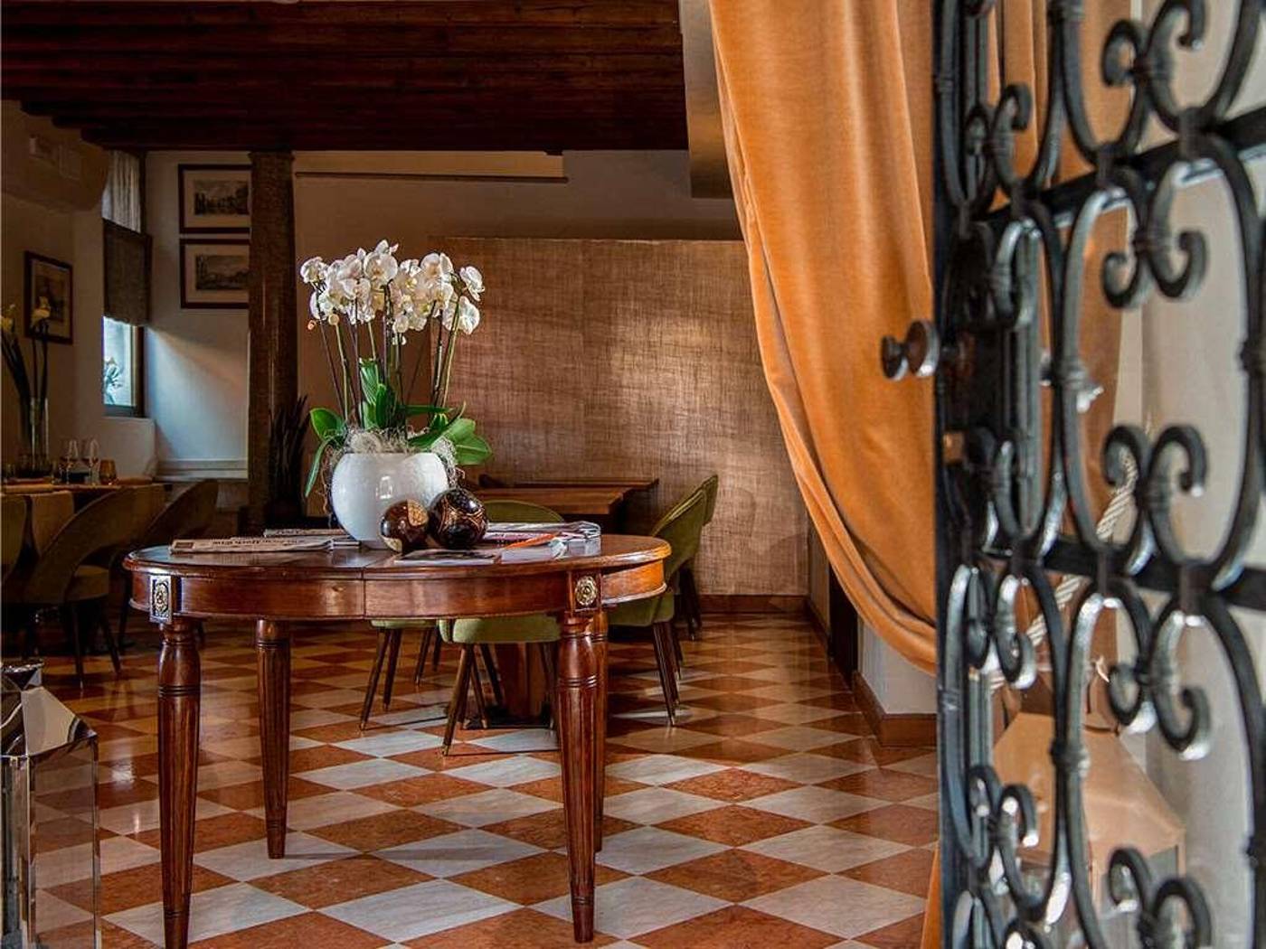 Sonder-Salute-Palace-Restaurant-7