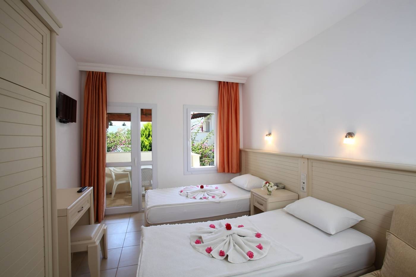 Summer-Garden-Apart-Room-13