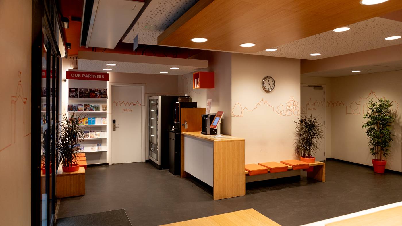 easyHotel-Brussels-City-Centre-Lobby-1