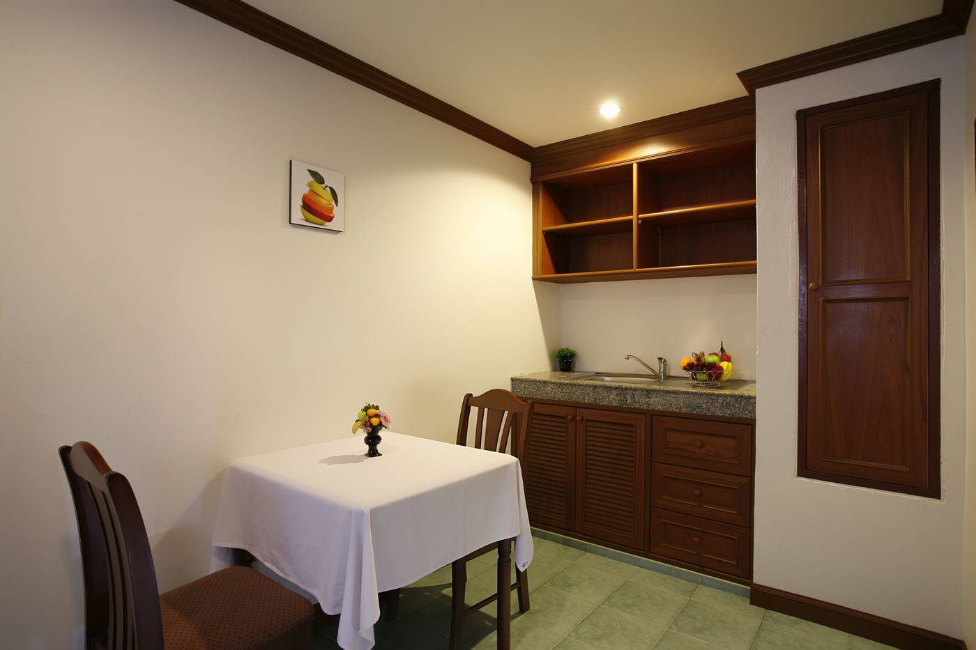 Jiraporn-Hill-Resort-Patong-Room-26