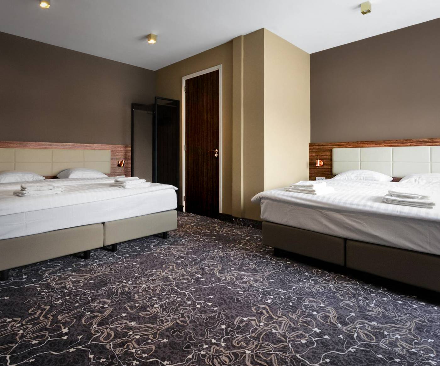 Amsterdam-Lake-Hotel-Room-21