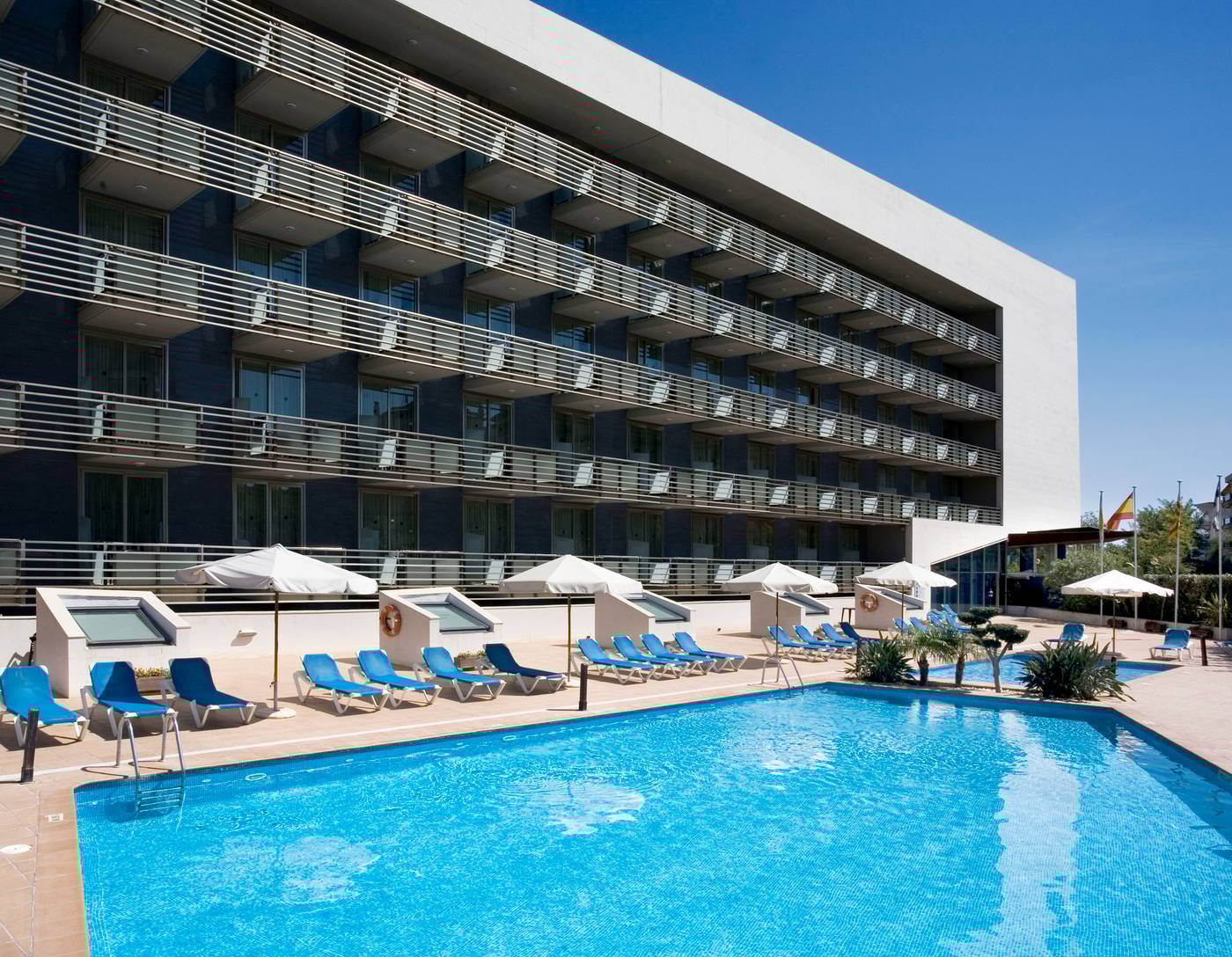 Sol-Port-Cambrils-Hotel-Pool-1