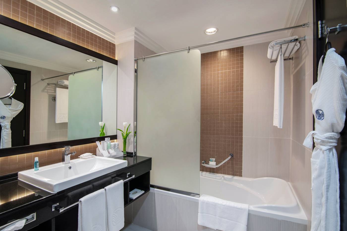 Towers-Rotana-Room-32