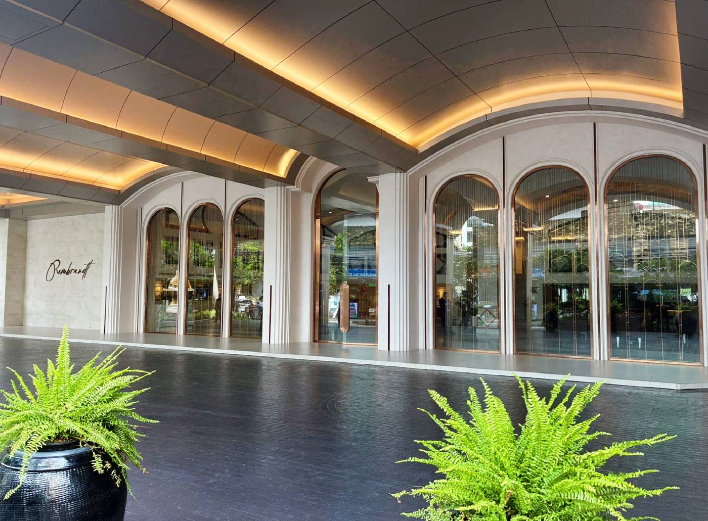 Rembrandt-Hotel-Bangkok-Lobby-6