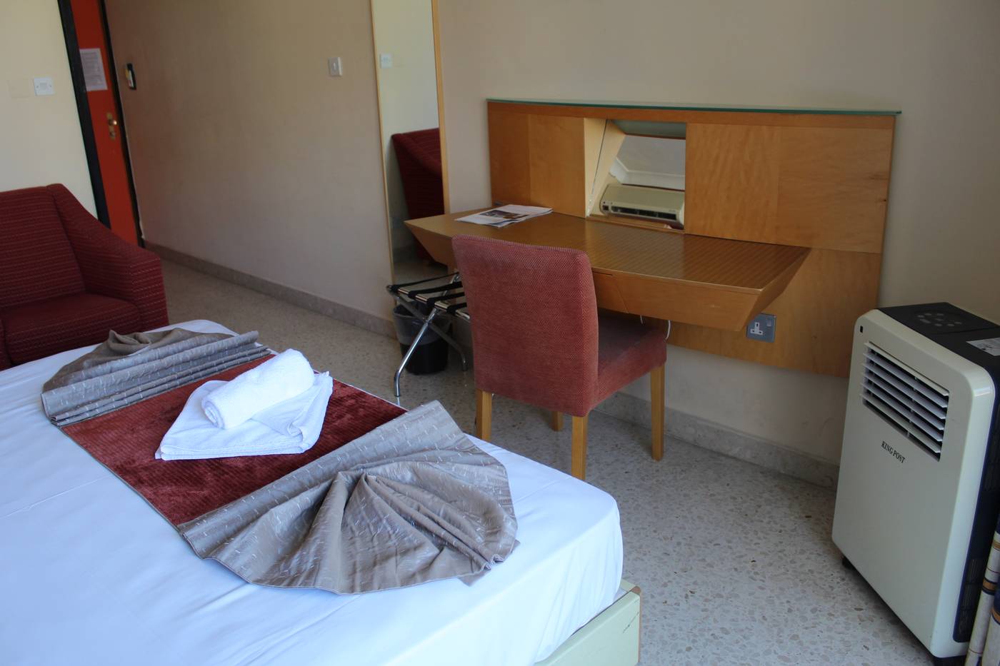 The-St-George-Park-Hotel-Room-20