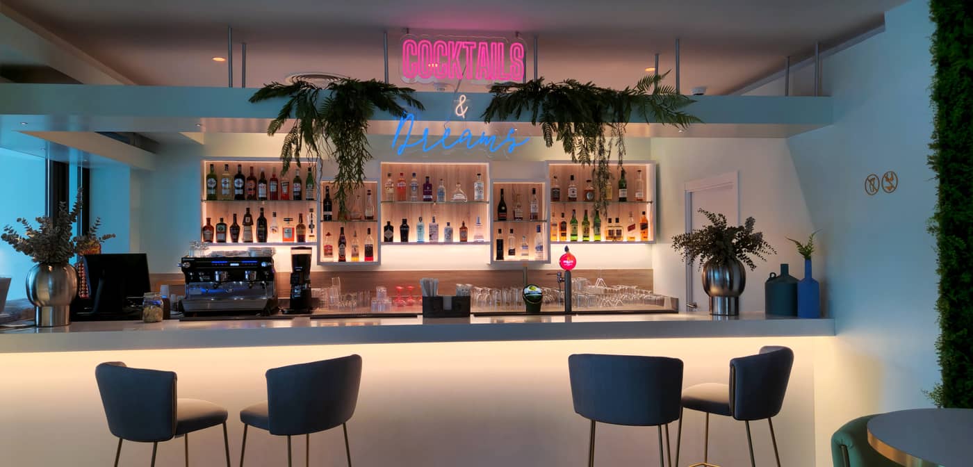 Aquashow-Park-Hotel-Bar-52