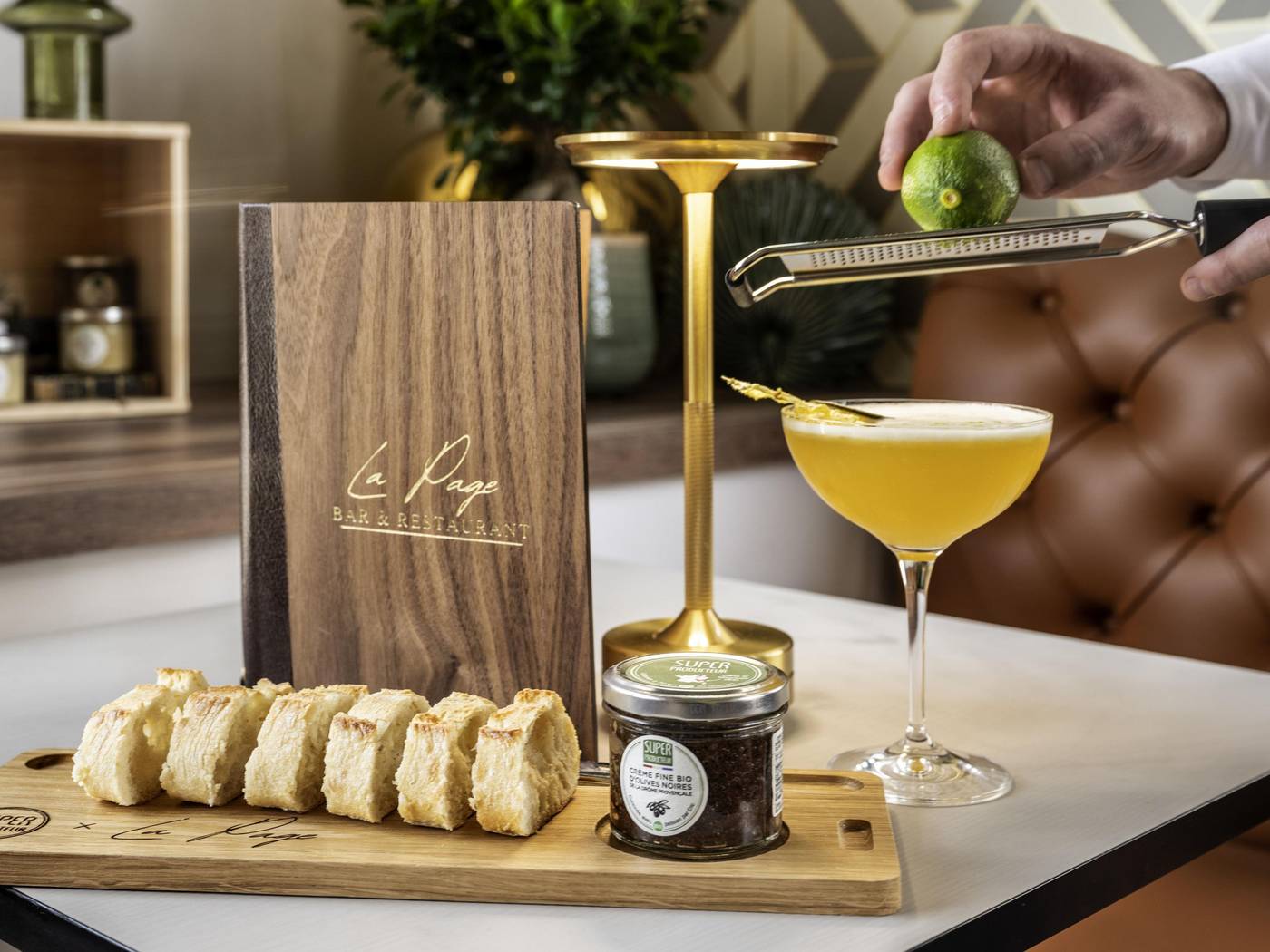 Hotel-Mercure-Paris-Bercy-Bibliotheque-Bar-26