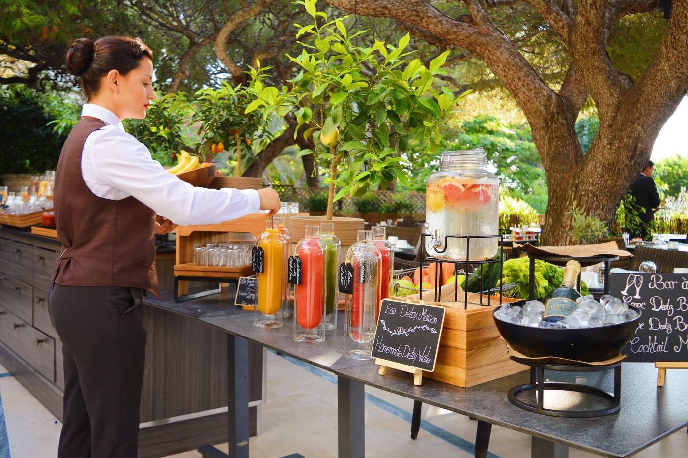 Grand-Hotel-du-Cap-Ferrat--A-Four-Seasons-Hotel-Restaurant-41