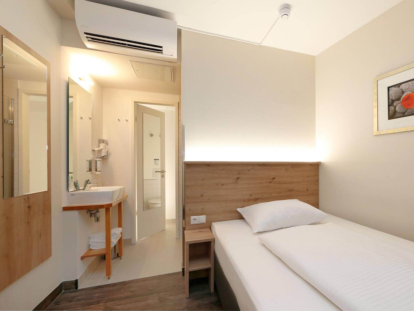 B-B-HOTEL-Berlin-Mitte-Room-26