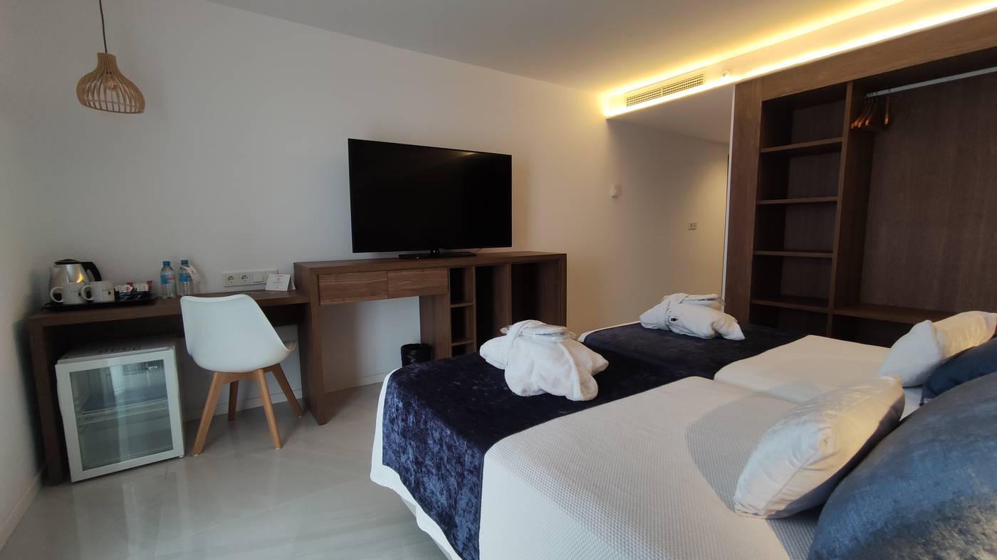 El-Puerto-Ibiza-Hotel---Spa-Room-36