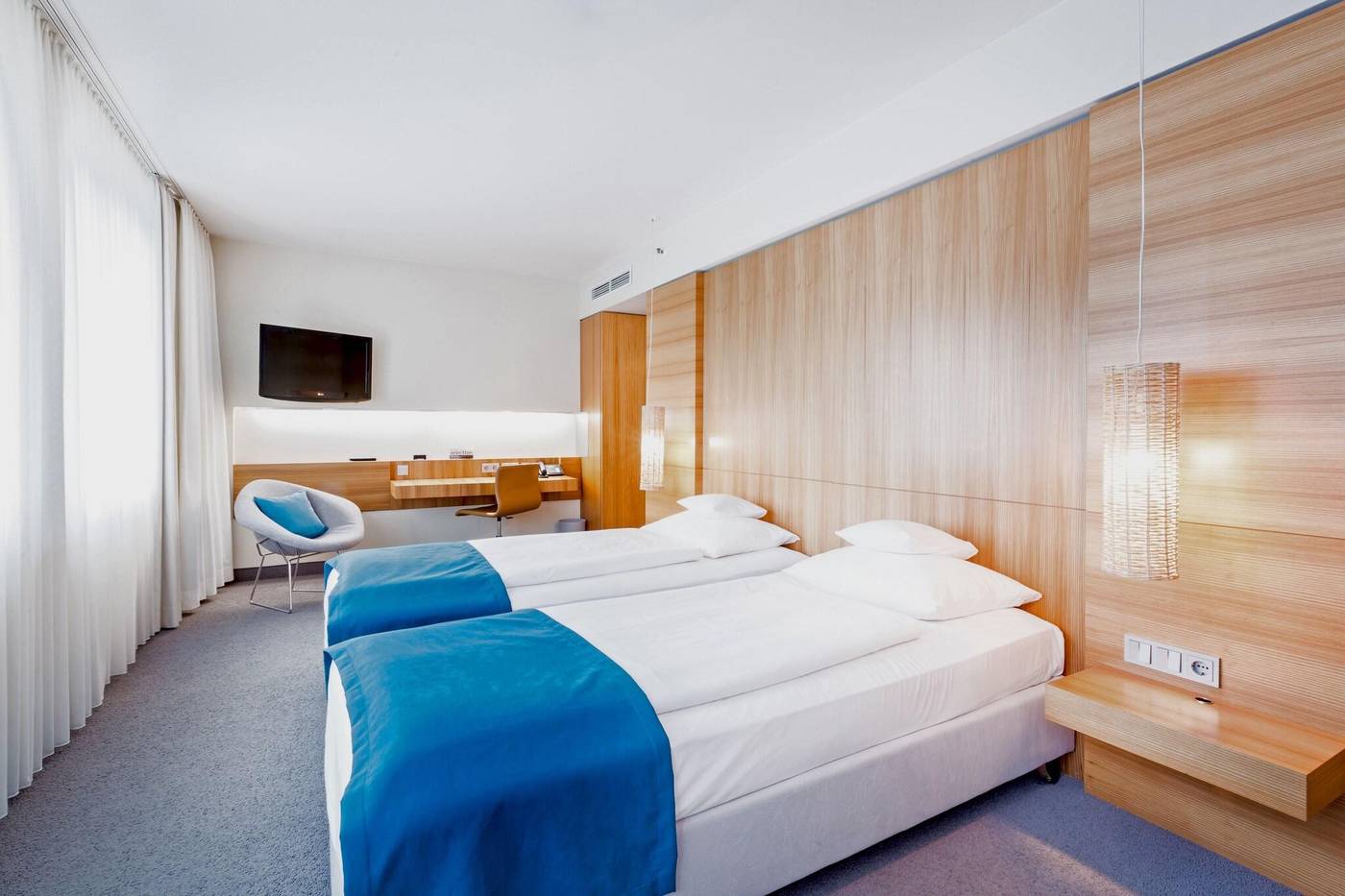 Lindner-Hotel-Berlin-Ku-damm--part-of-JdV-by-Hyatt-Room-29