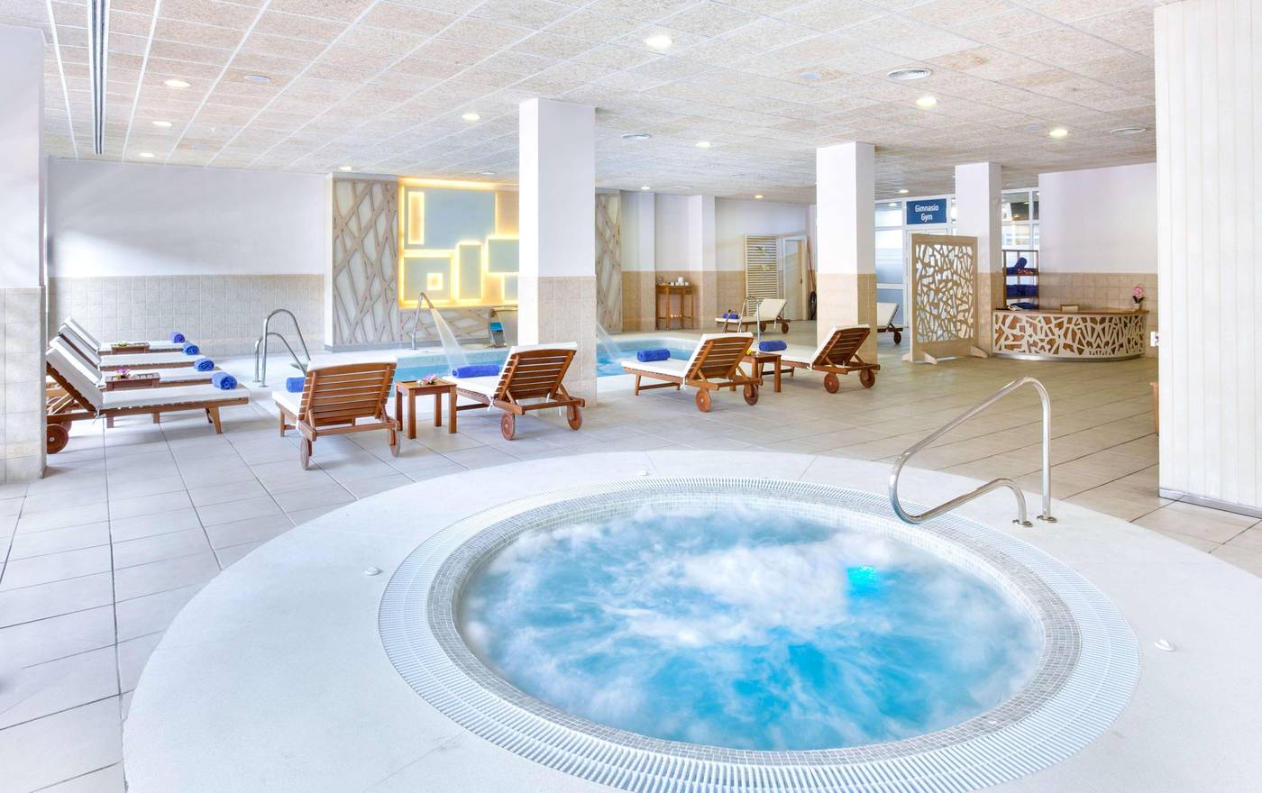 Barcelo-Punta-Umbr----a-Mar-Sports-and-Entertainment-75