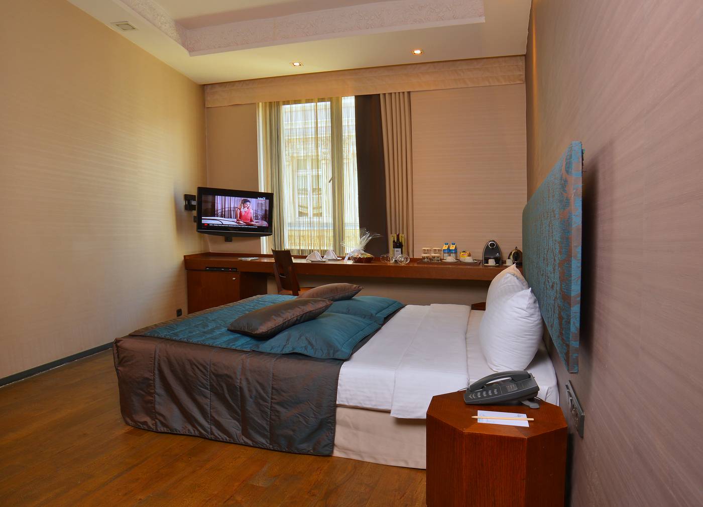 Pera-Tulip-Hotel-Room-14