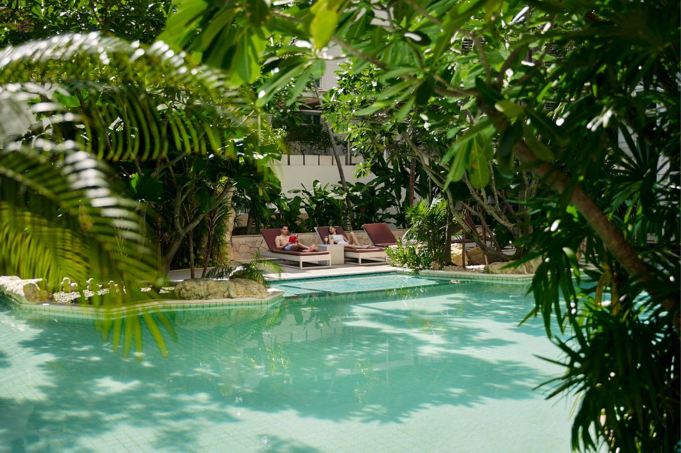 Dusit-Suites-Hotel-Ratchadamri--Bangkok-Pool-35