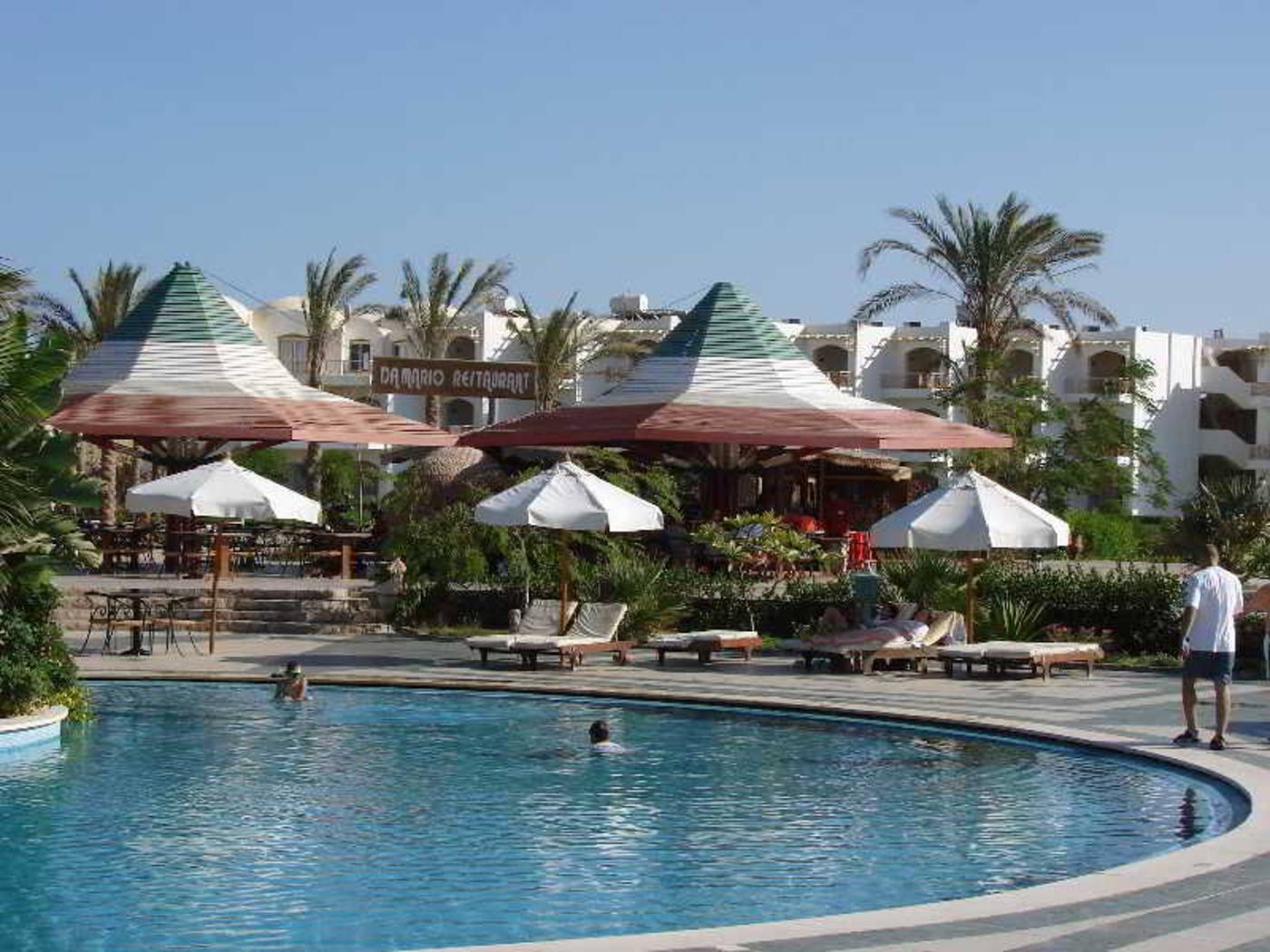 Brayka-Bay-Resort-Pool-8
