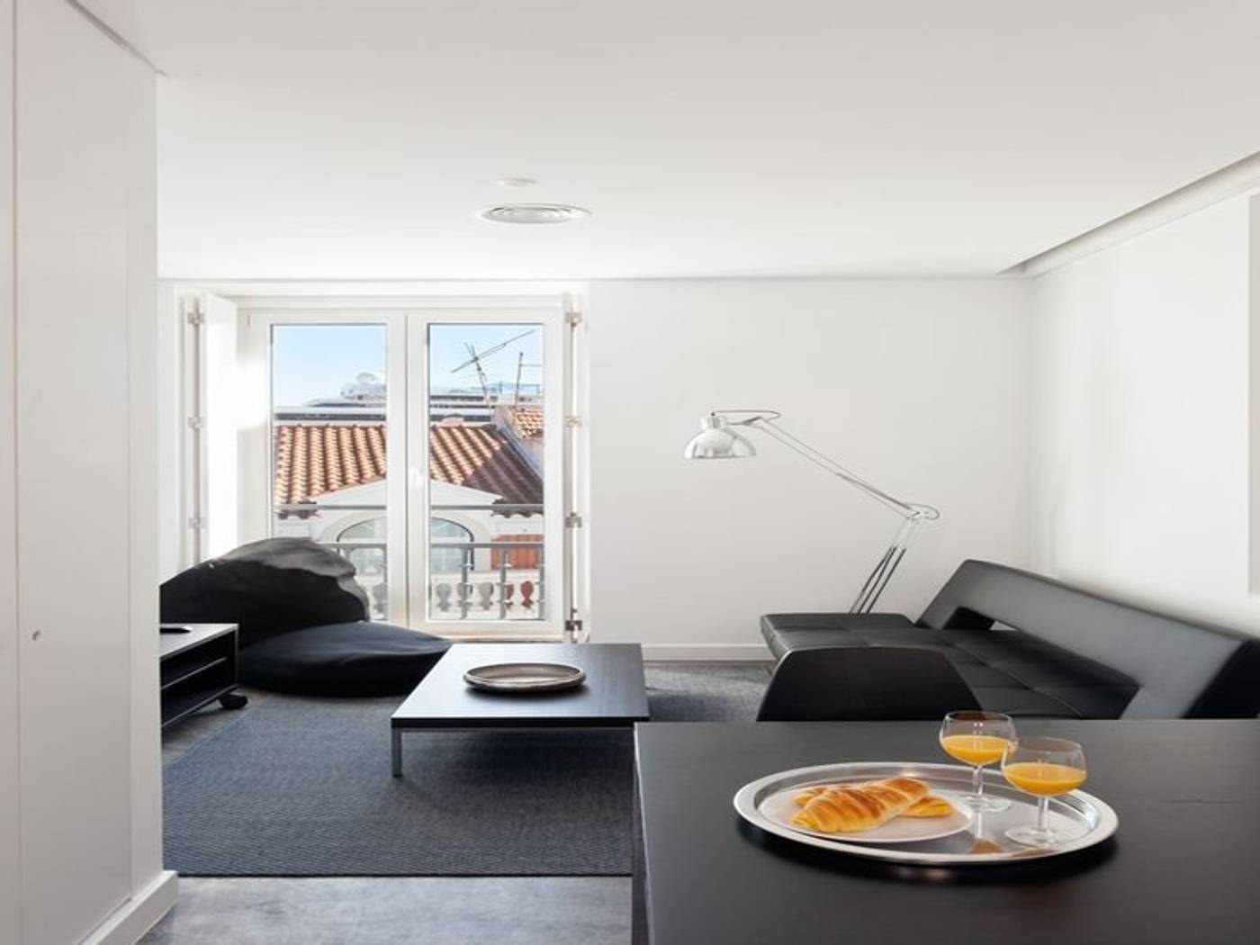 Hello-Lisbon-Santa-Apolonia-Apartments-Room-16