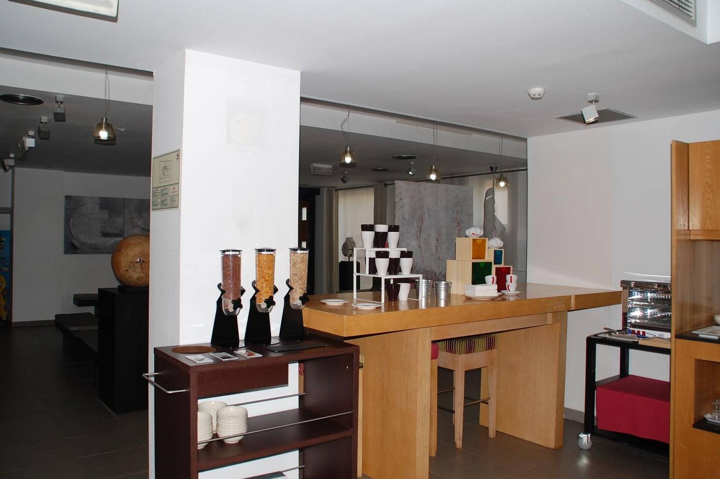 Eco-Alcala-Suites-Bar-12