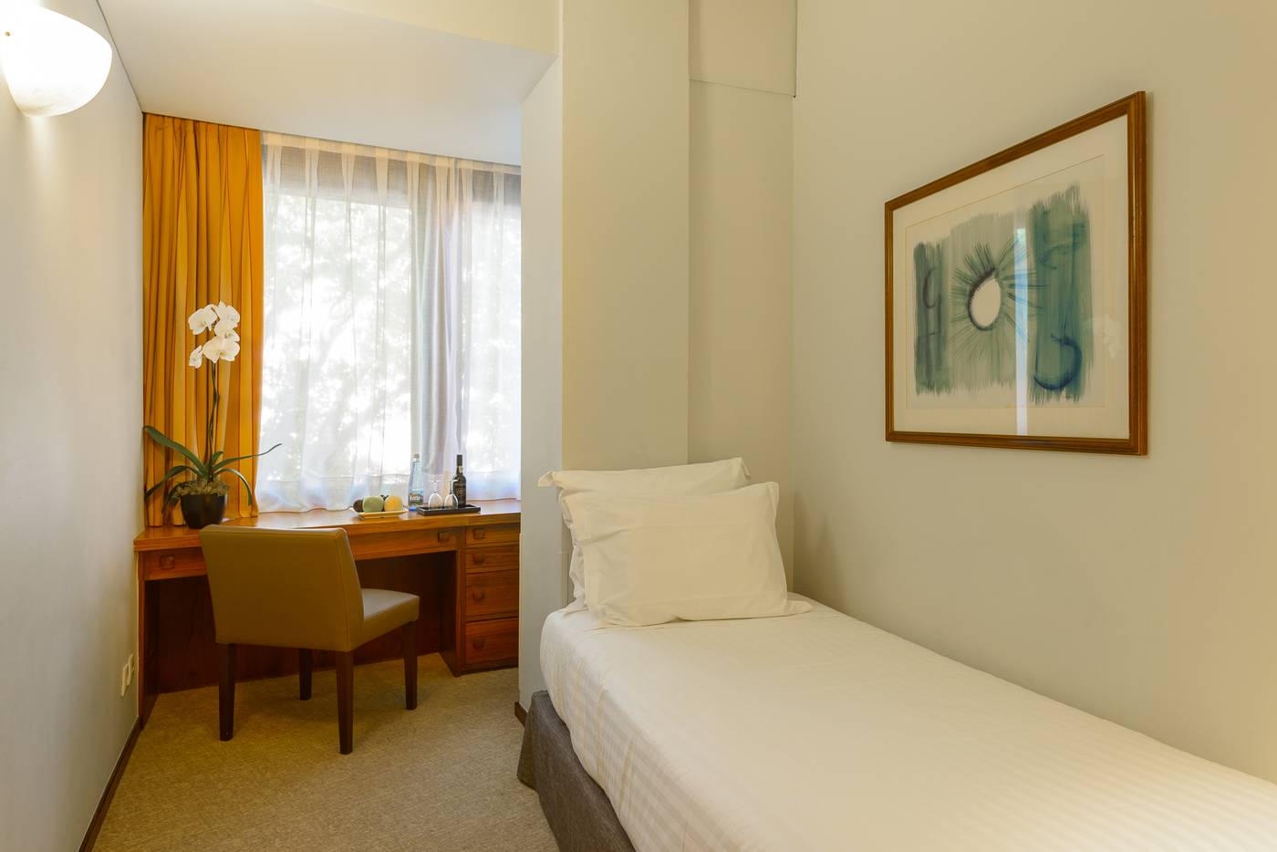 Dom-Carlos-Park-Room-22