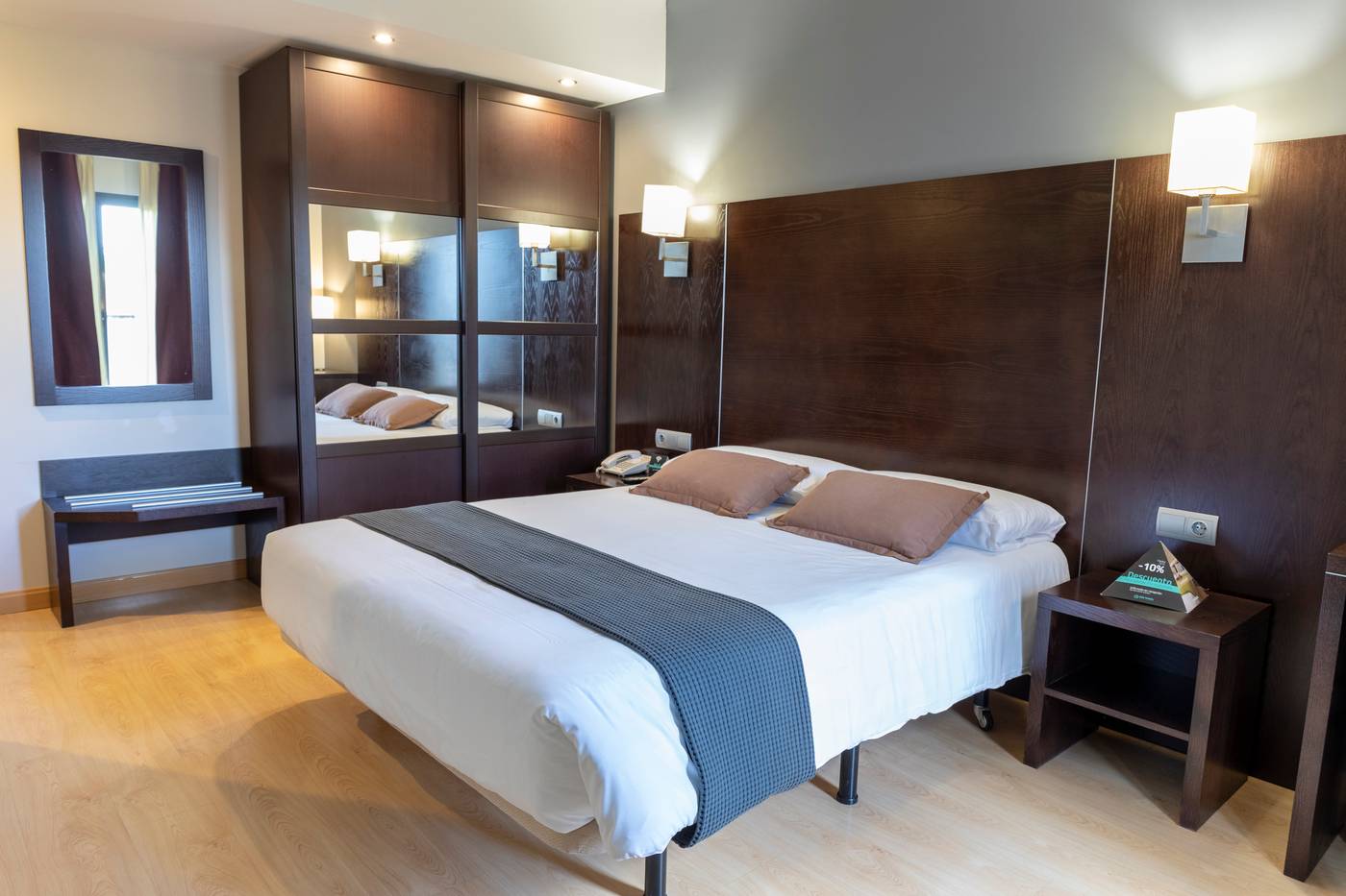 Hotel Alda Cardena-Spain-BURGOS-Room-7