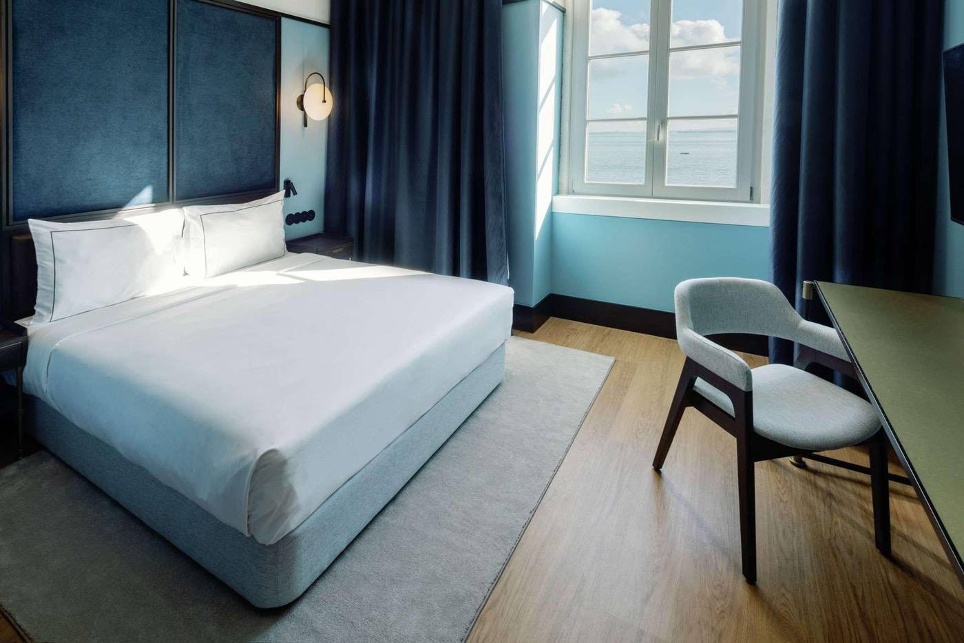 The-Editory-Riverside-Santa-Apolonia-Hotel-Room-52