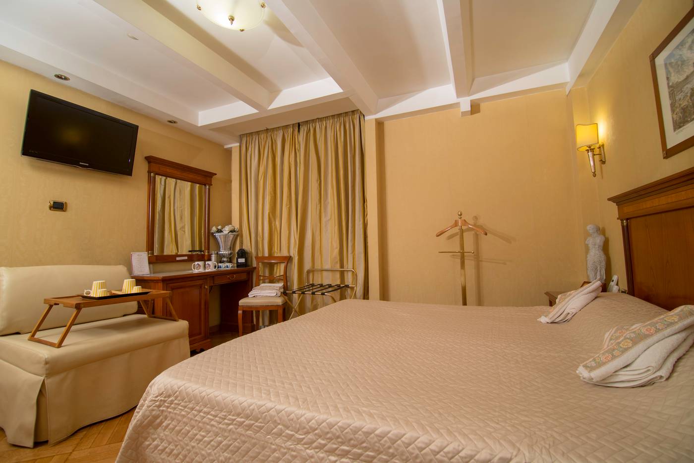 Luxury-Rooms-H-2000-Roma-Room-10
