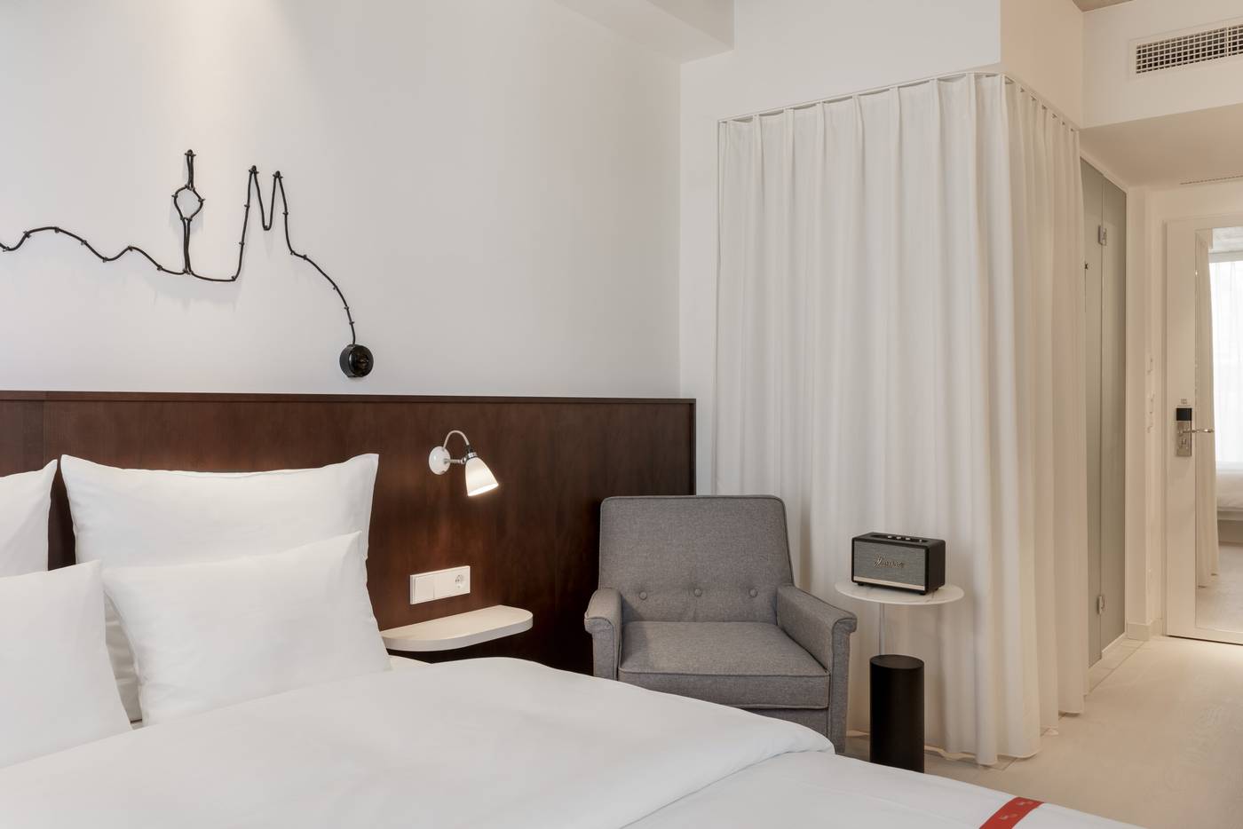 Ruby-Ella-Hotel---Bar-Room-17