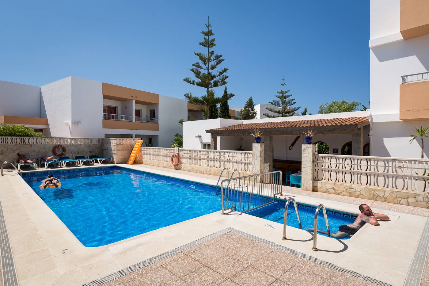 Zodiac-Apartamentos-Pool-4