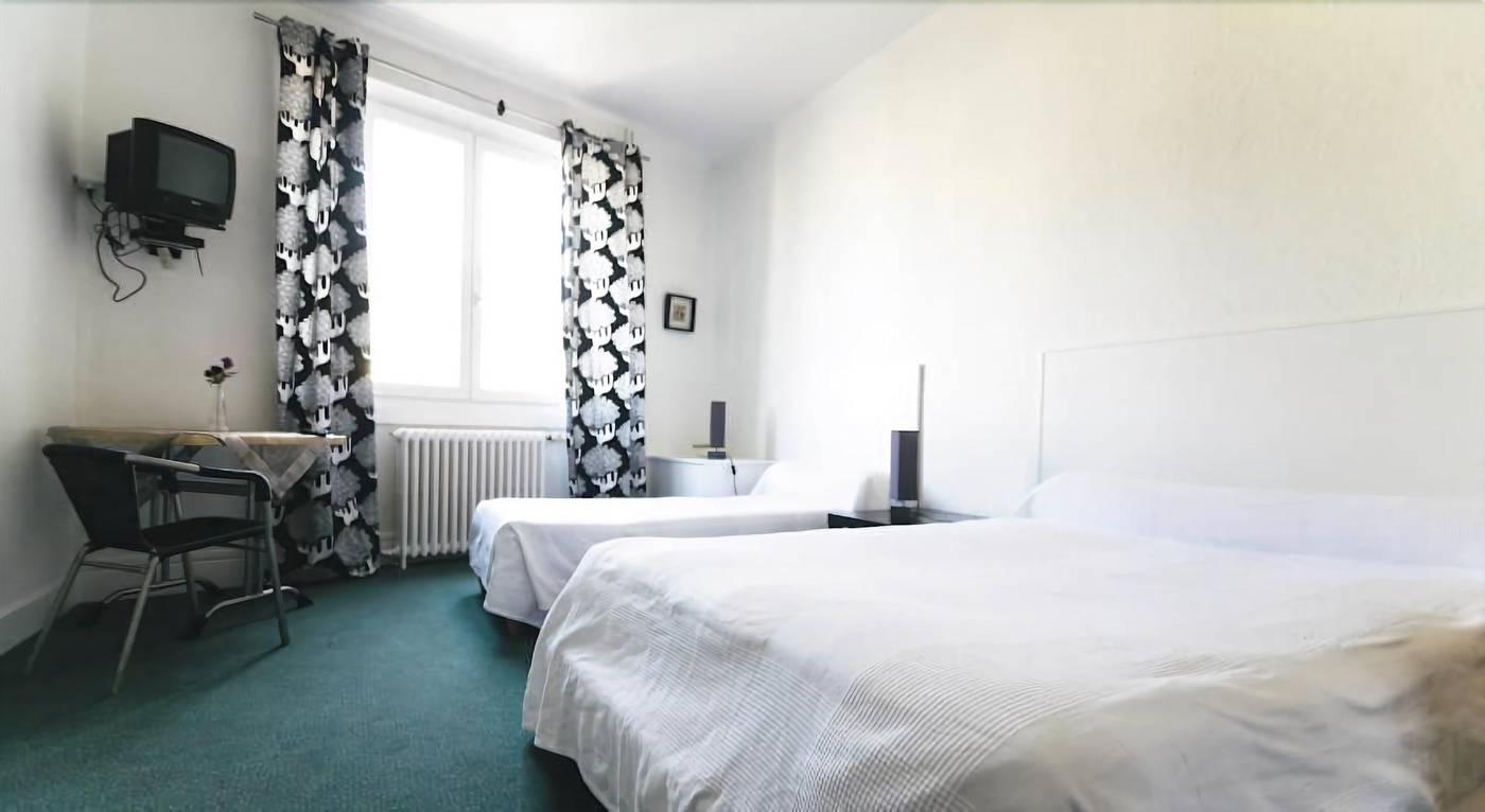 Hôtel Restaurant Le Lion d'Or - France - MEXIMIEUX - Room - 10