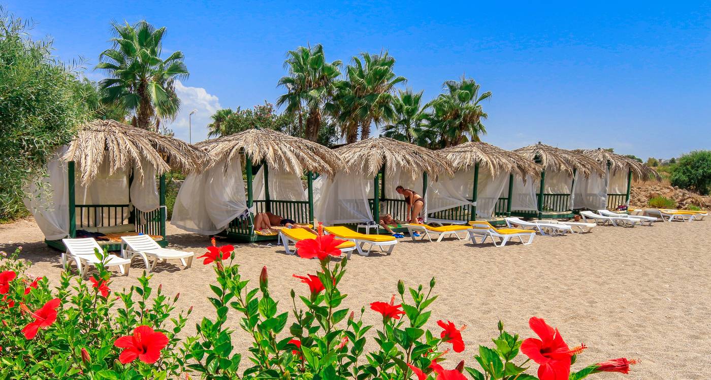 Club-Aqua-Plaza-Beach-89