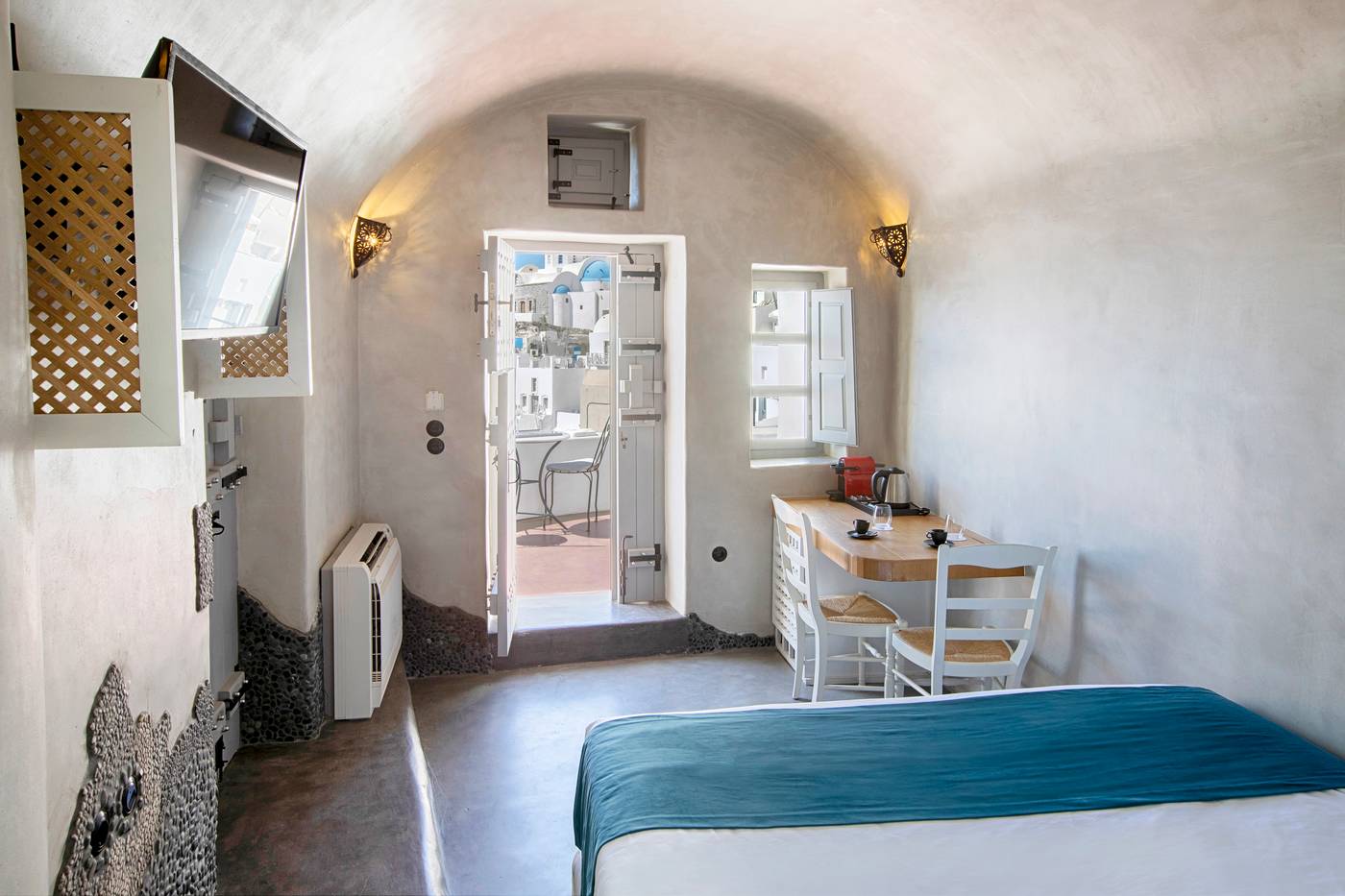 Ducato-Di-Oia-Room-11