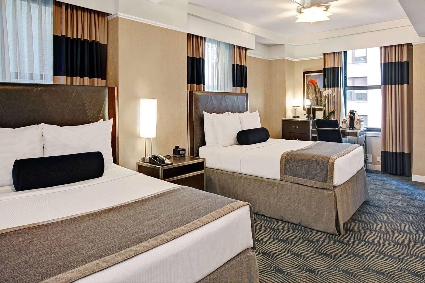 New-Yorker--A-Lotte-Hotel-Room-5