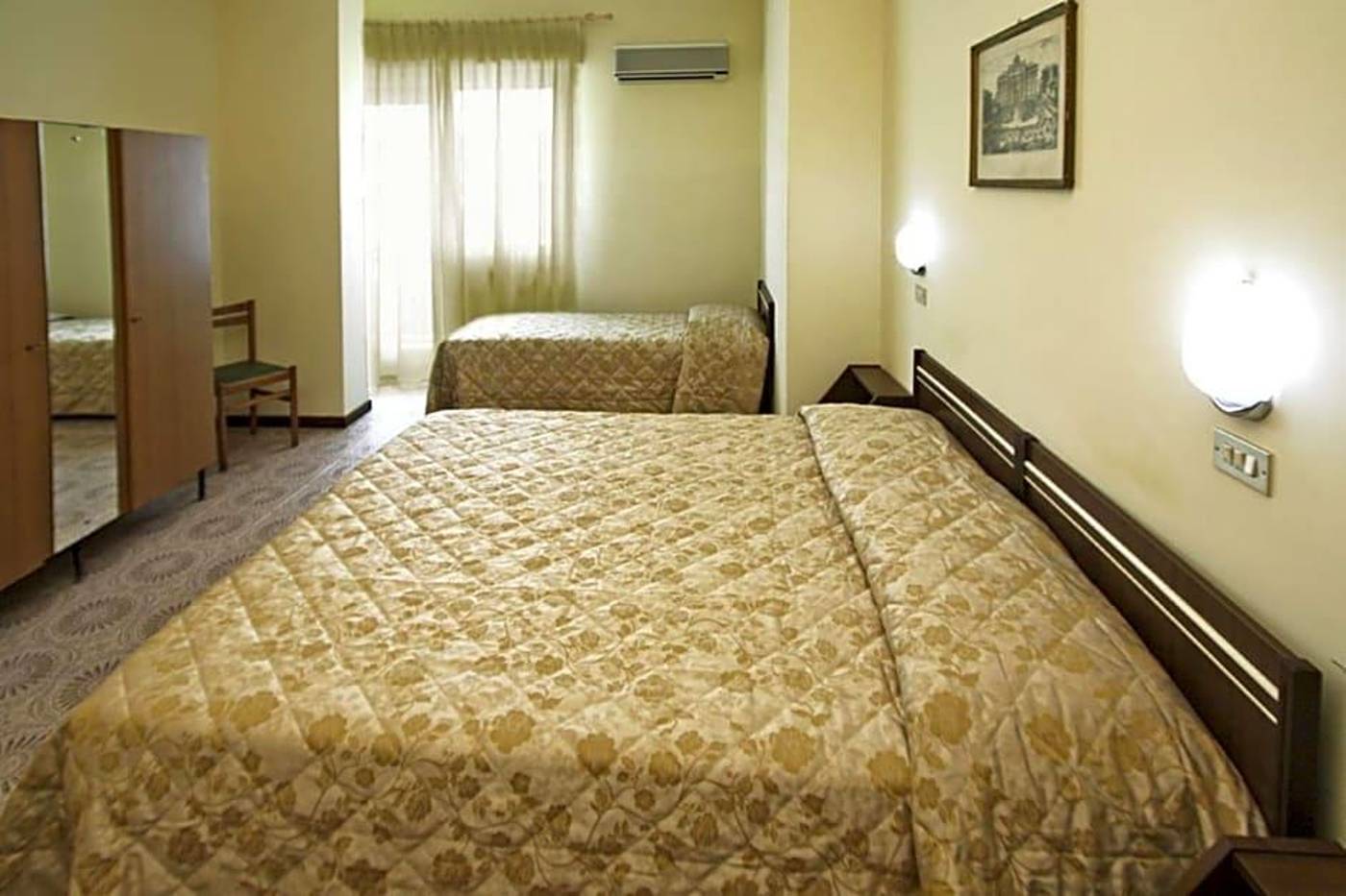 Hotel-Blurelda-Lobby-18