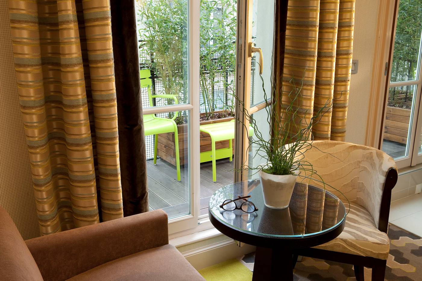 Le-Petit-Paris-Room-12