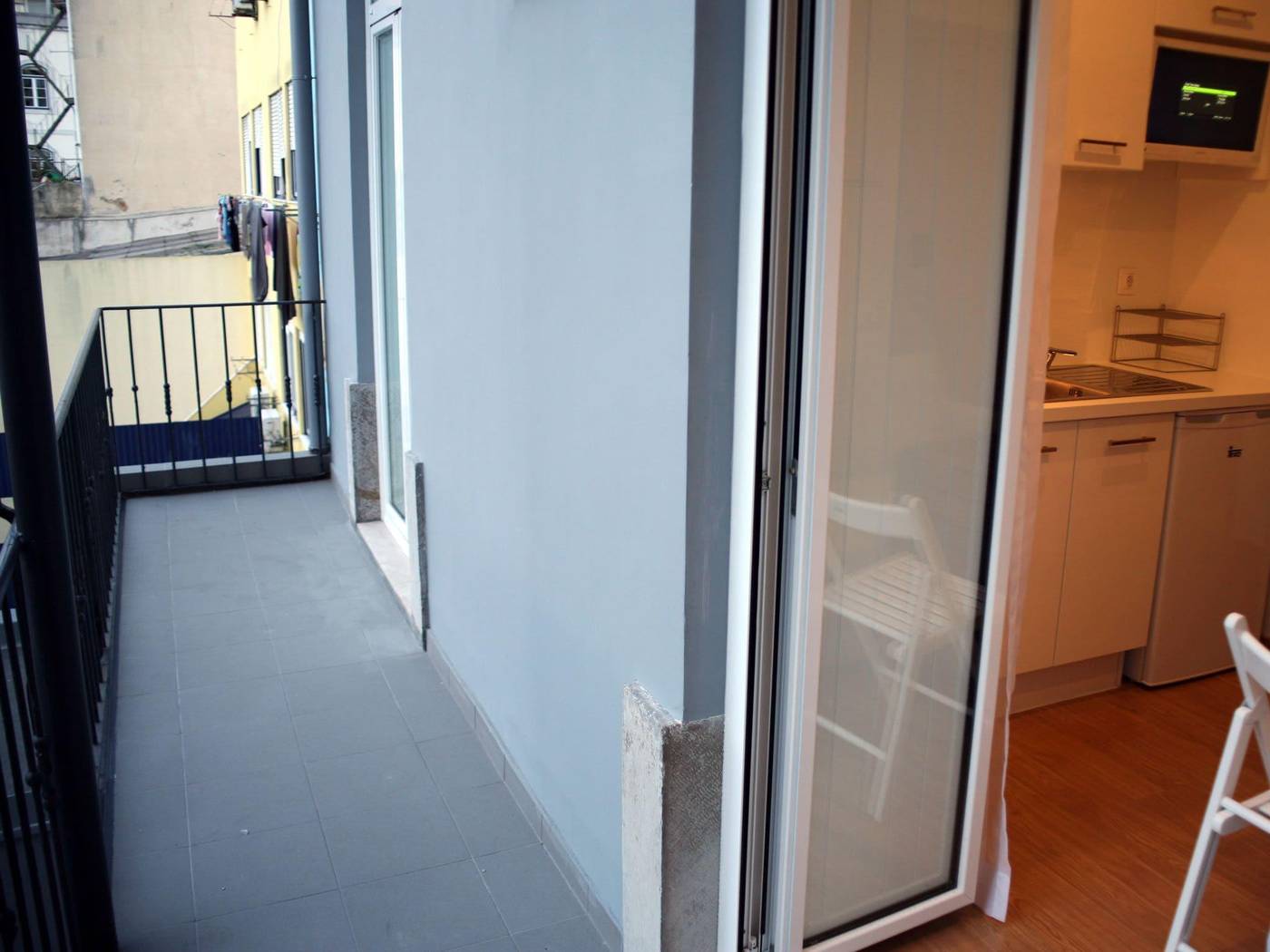 Lisbon-Style-Guesthouse-Room-19