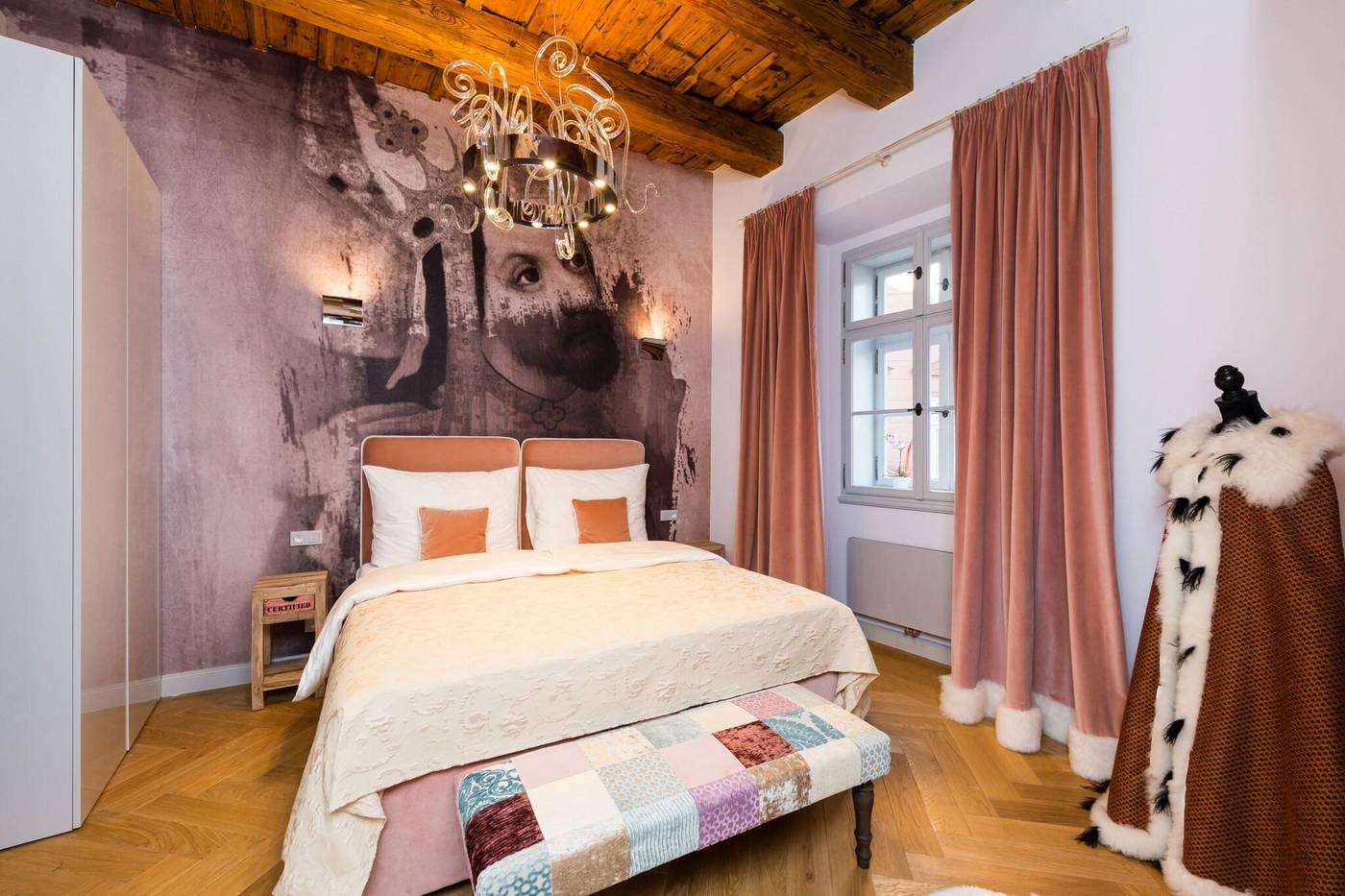 Old-Royal-Post-Hotel-Room-40