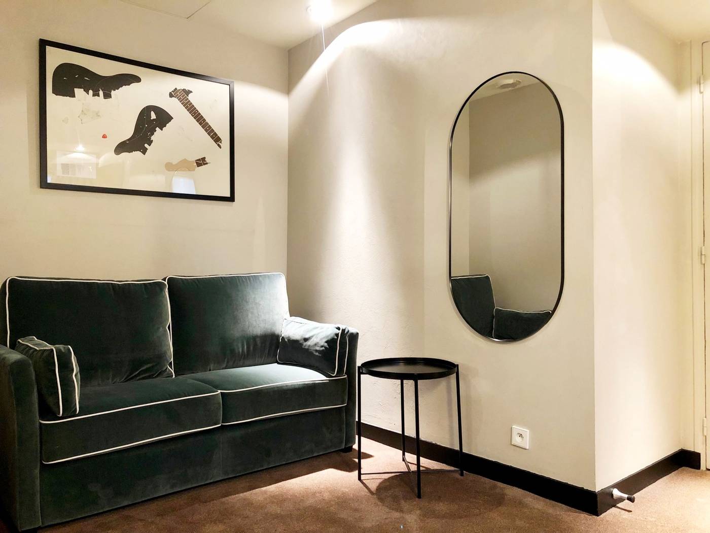 Holiday-Inn-Paris-Palais-de-lElysee-Room-29