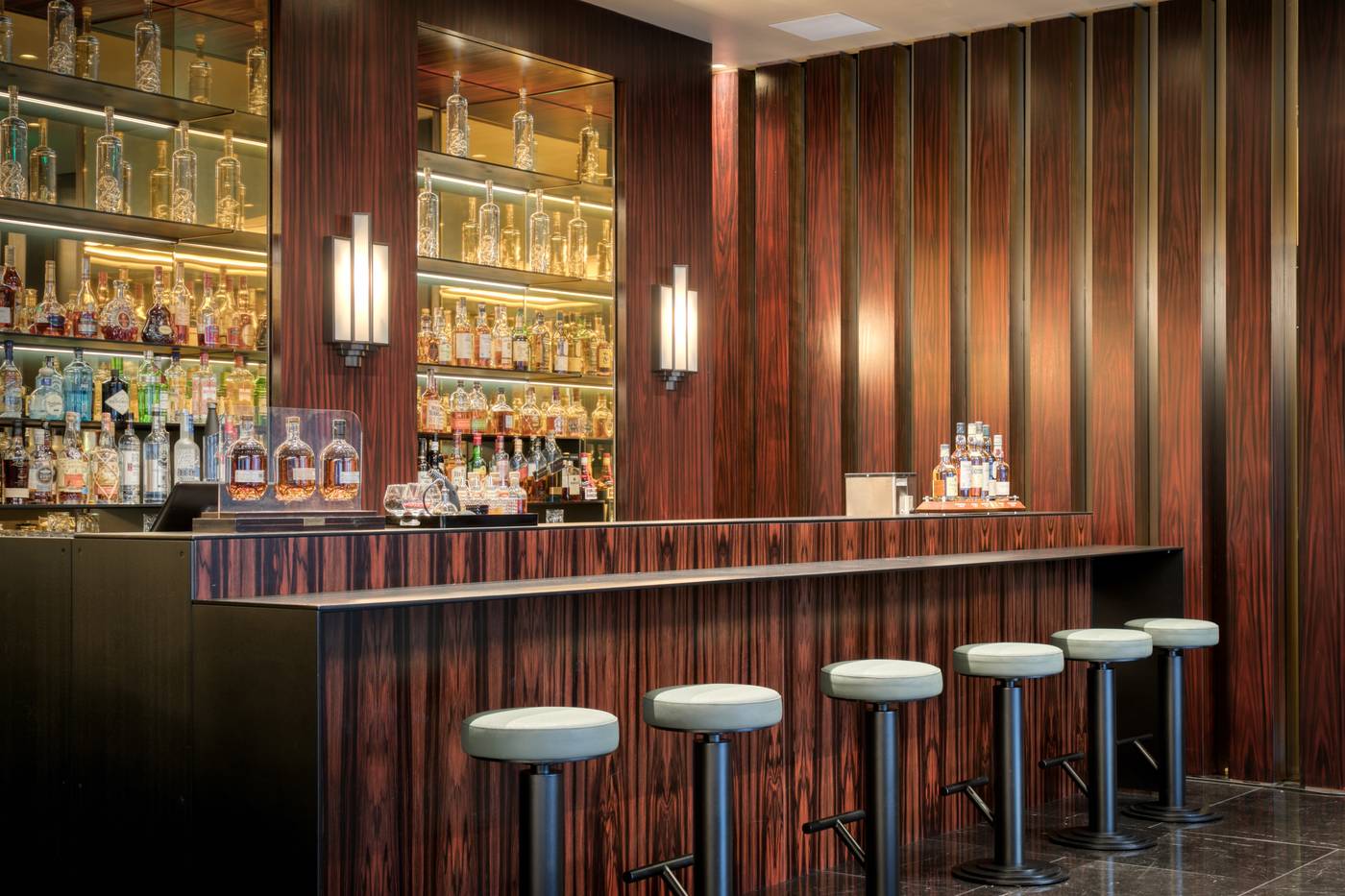 Divani-Caravel-Restaurant-10