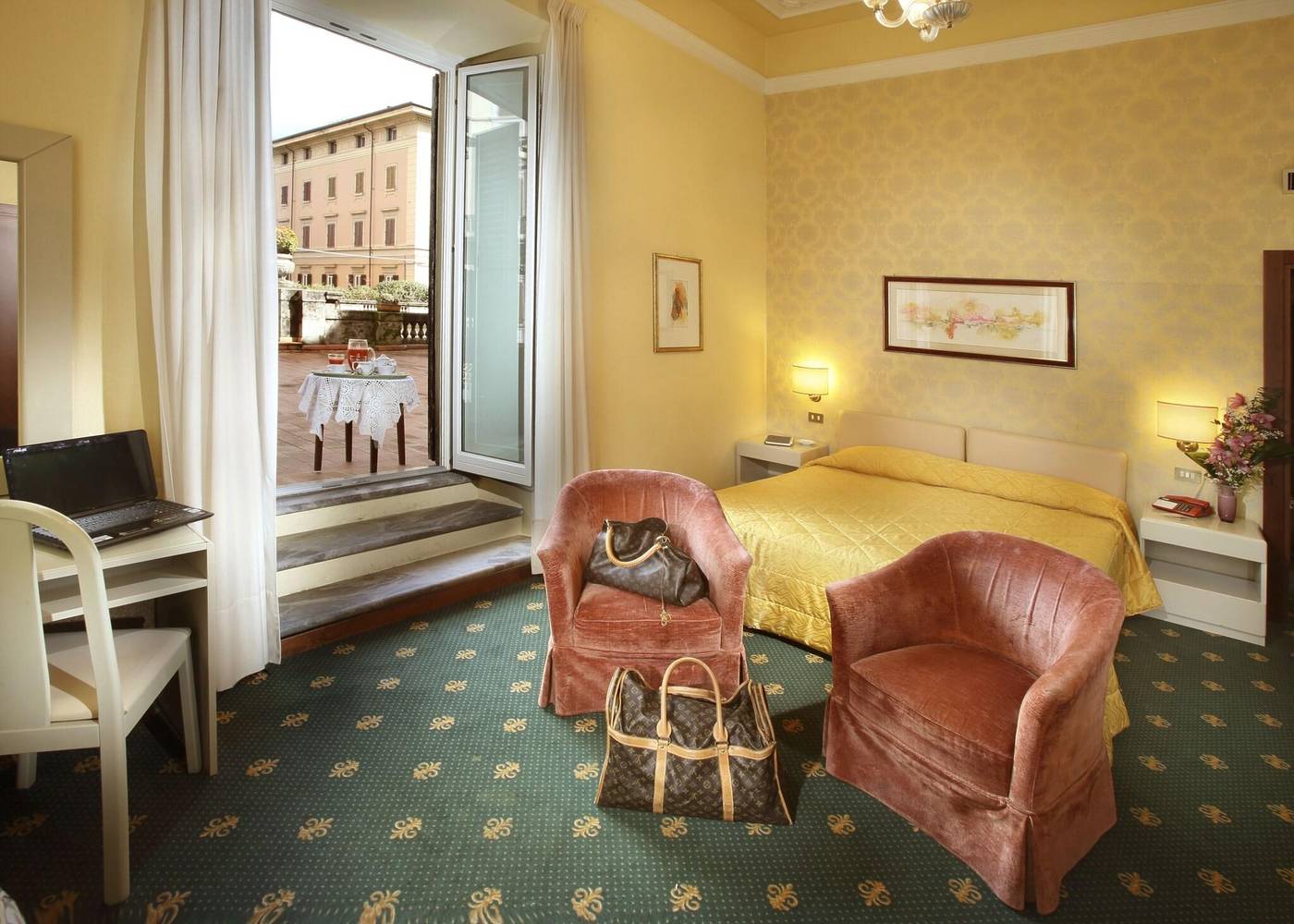 Grand-Hotel-Plaza-E-Locanda-Maggiore-Room-3