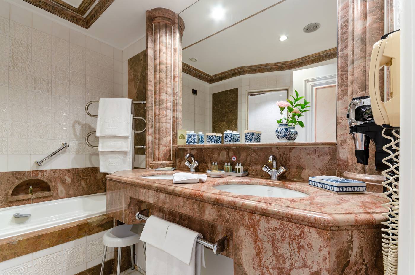 Olissippo-Lapa-Palace----The-Leading-Hotels-World-Room-48