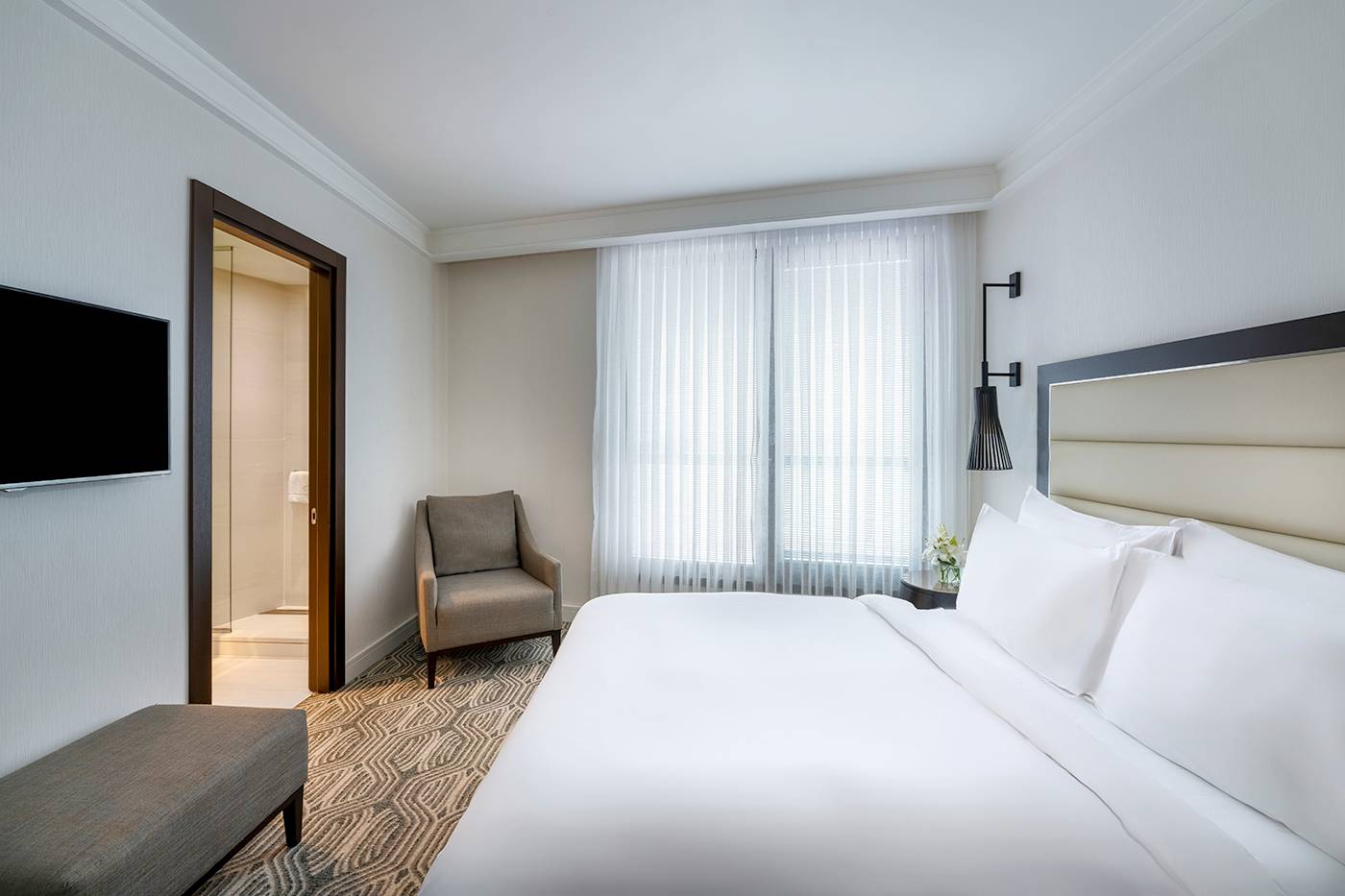 Movenpick-Hotel-Istanbul-Golden-Horn-Room-34