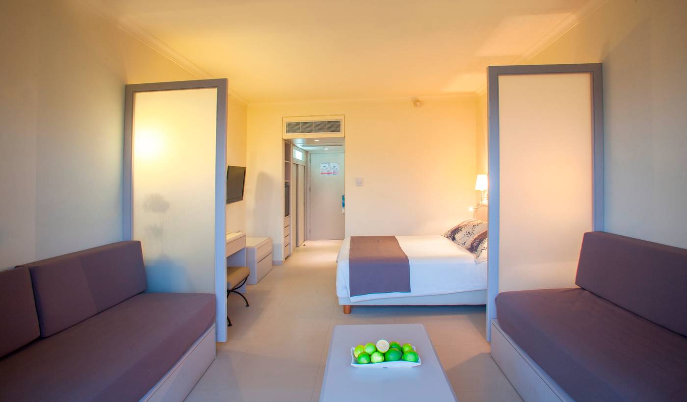 Louis-Imperial-Beach-Room-33