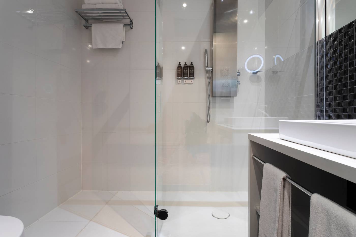 Petit-Palace-Lealtad-Plaza-Room-54